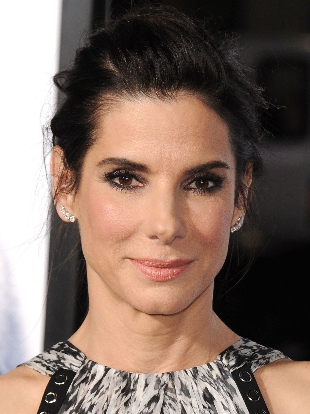 How tall is Sandra Bullock?